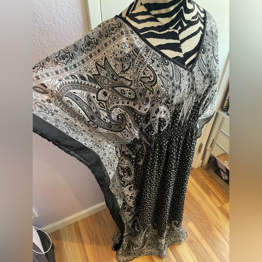Speed Control New York Women’s Kimono Chiffon Dress Black and White Paisley - Picture 3 of 8